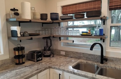 Quincy House | Experience Beautiful Lake Point!