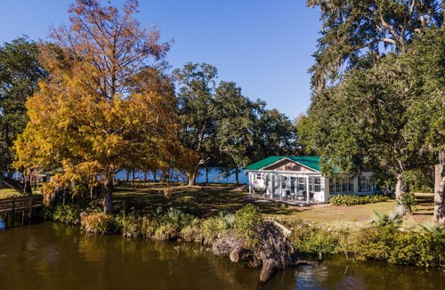 Quincy House | Experience Beautiful Lake Point!