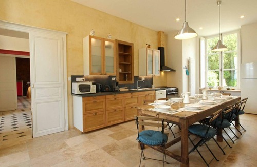 Bellavilliers Cottage | Experience Castle Charm with WiFi in Bellavilliers