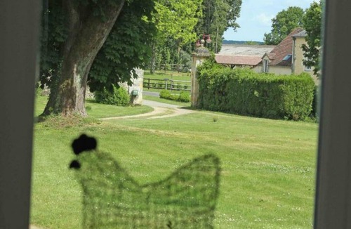 Bellavilliers Cottage | Experience Castle Charm with WiFi in Bellavilliers
