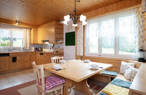 Mitloedi Apartment | "Experience Comfort and Adventure at Ferienhaus Bergblick in Amden!"