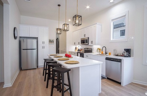 Eastside Promise Neighborhood Apartment | Experience Downtown Living: 3BR/3BA Perfect Stays
