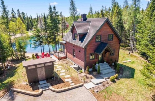 Shannon Ski Chalet | Experience family relaxation by the lake