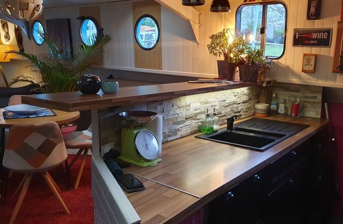 Plombiees-Les-Dijon Boat Rental | Experience A Bord D'une Peniche Centenaire