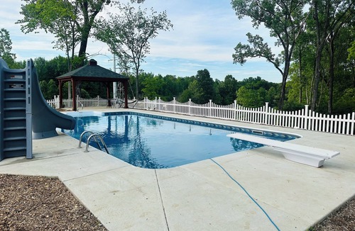 Carterville RV Rental | Experience Glamping in style. Private Lake - Pet Friendly!