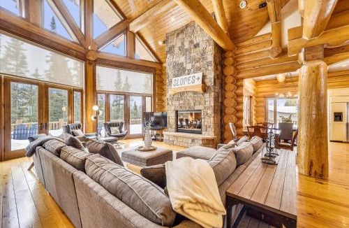 Baldy Mountain House | Experience Goldenview Lodge, a beautiful log home with multiple decks, stunning views and hot tub