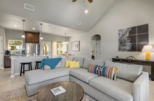 Canyon Lake Cottage | Experience hill country life & relax! Family & Pet Friendly near Canyon Lake.