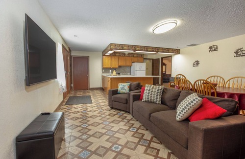 Hudson House | Experience Hudson charm in our spacious 3-bedroom retreat
