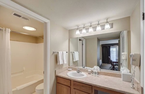 Urbana Hotel | Experience King Bed Comfort Close to Local Attractions in Urbana