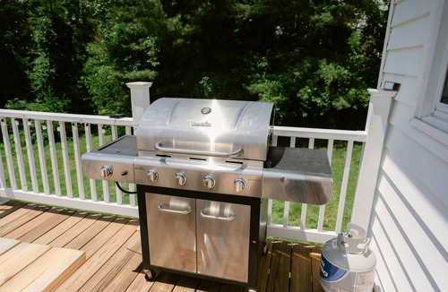 Sloans Valley House | Experience Lake Cumberland at Burnside Bungalow: Private Dock, Pool Access!