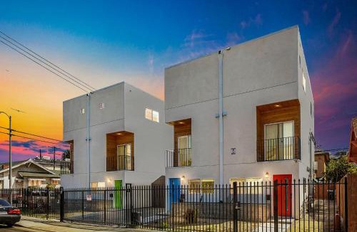 Westlake House | Experience Luxury 4BR Townhouse Sleeps 8 with Parking