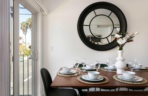 Westlake House | Experience Luxury 4BR Townhouse Sleeps 8 with Parking