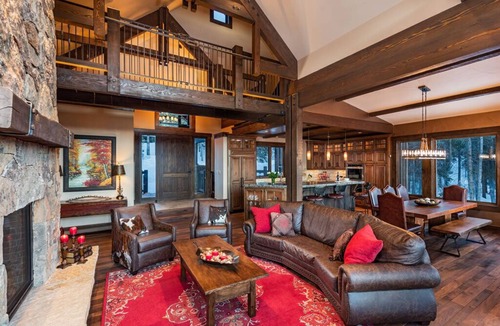 Baldy Mountain House | Experience luxury at Three Sisters Lookout with stunning mountain views & Private Hot Tub!