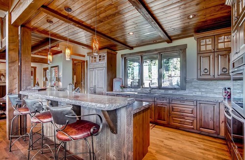 Baldy Mountain House | Experience luxury at Three Sisters Lookout with stunning mountain views & Private Hot Tub!