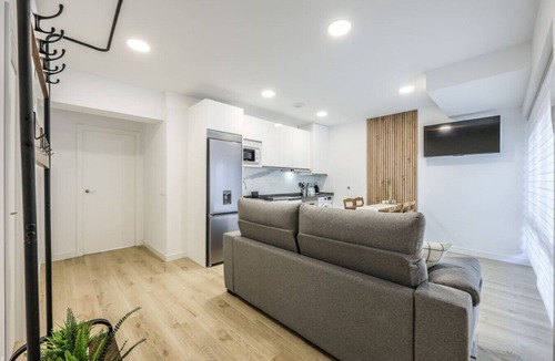 Colonia de la Prensa Apartment | Experience Madrid Like a Local – New Apartment