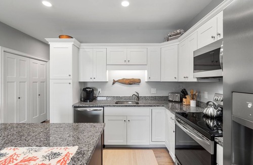 Hampton Condo | Experience modern luxury in this high-quality 1-bedroom condo.