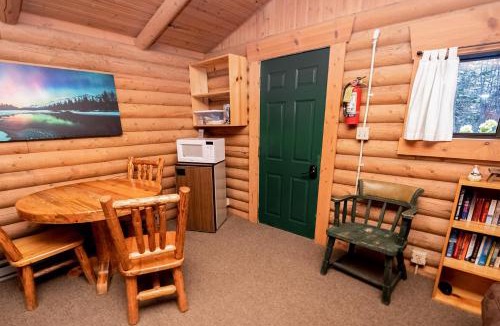 Bigfork Hotel | Experience Montana Cabins - Birdsong #2