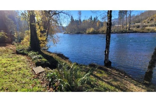 Marcola House | Experience Nature in this River Front Hideaway