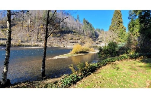 Marcola House | Experience Nature in this River Front Hideaway