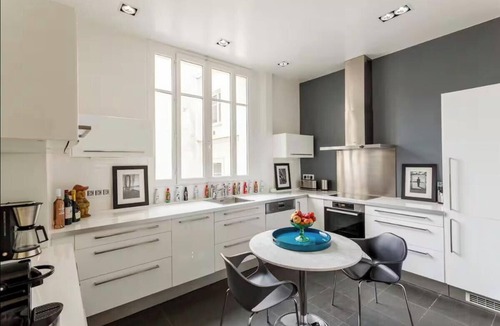 Quartier des Invalides Apartment | EXPERIENCE PARISIAN ELEGANCE AT ITS FINEST- SAINT-GERMAIN- RUE DE VARENNE-170SQM