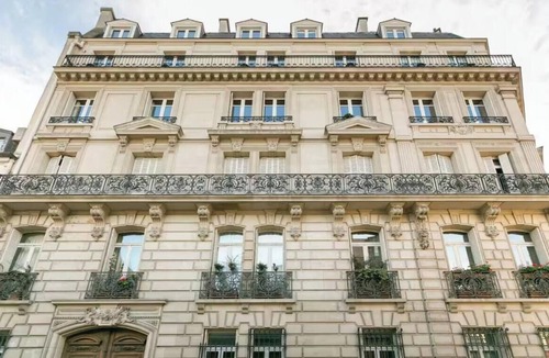 Quartier des Invalides Apartment | EXPERIENCE PARISIAN ELEGANCE AT ITS FINEST- SAINT-GERMAIN- RUE DE VARENNE-170SQM