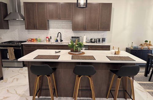 Lambeth House | 🌟 Experience Peace & Love | Modern & Stylish Home for Groups