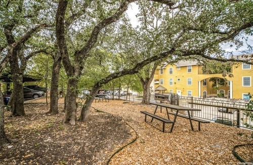 Medical Center District Condo | Experience peace near Medical Center, just a quick ride to River Walk
