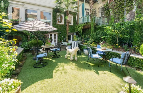 Historic Downtown Savannah Cottage | Experience Savannah like you live here! Shared Courtyard! Dog Friendly!