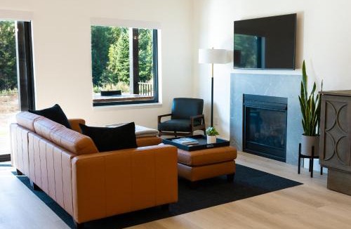 Lakeside House | Experience Simple Montana Luxury (Cottage #1)