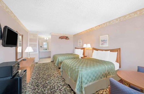 Pecos Hotel | Experience Texas Hospitality in Pecos! 2 Comfortable Units! Airport Shuttle!