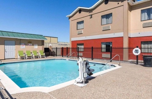 Northeast Houston House | Experience the Best King Room for Your Getaway