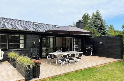 Dronningmolle House | Experience the charming cottage near Ruslands Bakker