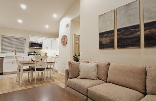 Snowflake Apartment | Experience the Charm and Adventure of Snowflake in this new and comfy apartment.