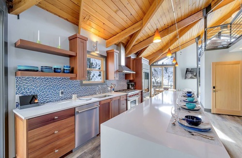 Salt Lake Mountain Resorts Condo | Experience the Epitome of Luxury in this Gorgeous Unit with Hot Tub