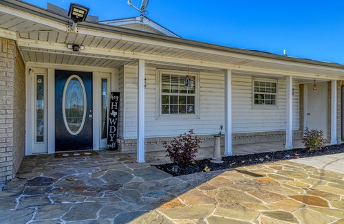 Westminster House | Experience the farmhouse on a ranch with a Lake view