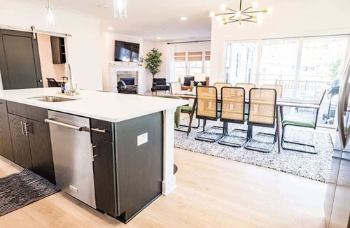 Apex House | Experience "The Grande 532" in Downtown Apex!