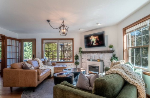 Parksville House | Experience The Great Escape