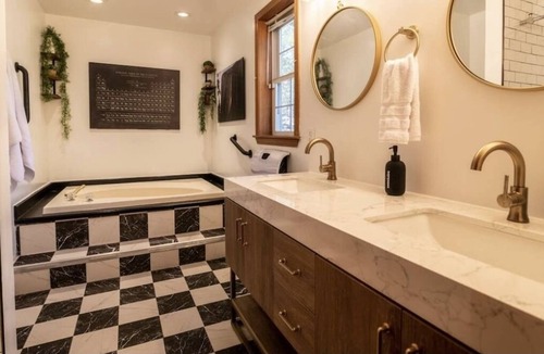 Parksville House | Experience The Great Escape