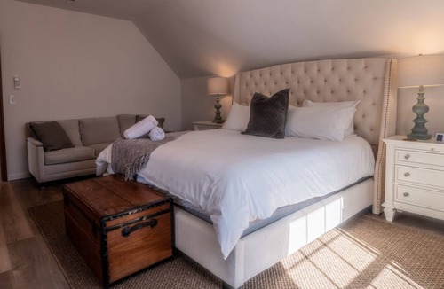 Parksville House | Experience The Great Escape