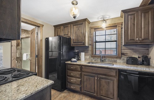 Indian Point Villa | Experience the Lake Life in this Beautiful Cabin - Indian Point (C20)