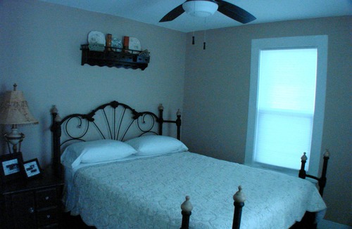 Parsons House | Experience The Quiet Of The Farm With Upscale Amenities.