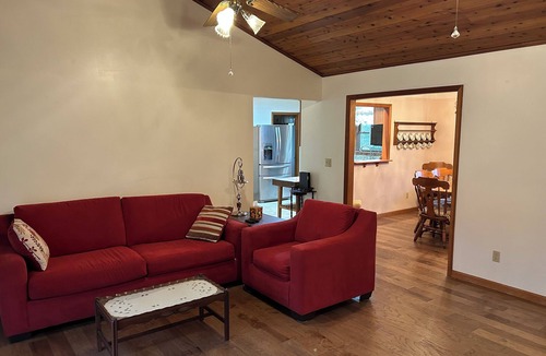 Tyler House | Experience the Vista. Enjoy the tranquility. Embrace the area attractions.