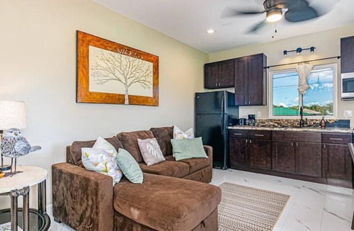 Hilo Apartment | Experience Tropical Tranquility: Luxury Studio Home in Hilo!
