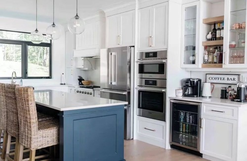 Stone Mills Cottage | Experience Ultimate Luxury at our Exquisite Lakehouse. Large family gatherings!