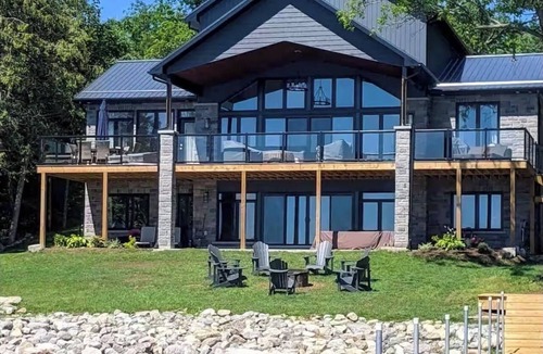 Stone Mills Cottage | Experience Ultimate Luxury at our Exquisite Lakehouse. Large family gatherings!
