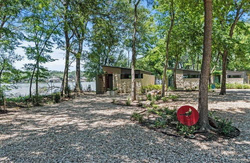 Malakoff Cottage | Experience Ultimate Lakeside Relaxation: Rent The Whole Nest - Four Modern Cottages at Cedar Creek Lake