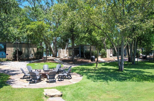 Malakoff Cottage | Experience Ultimate Lakeside Relaxation: Rent The Whole Nest - Four Modern Cottages at Cedar Creek Lake