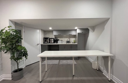 Markham House | Experience Unforgettable Luxury Markham Townhouse Exquisite 6-Bedroom Getaway