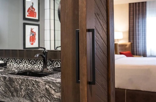 Enterprise Hotel | Experience Vegas: Elegant Suites with Rugged Mountain Charm | 2 Units