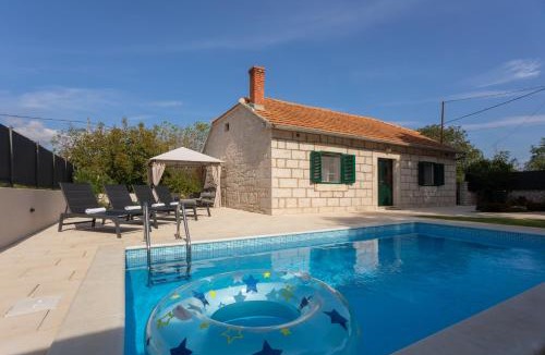 Drnis House | Experience VILLAGE LIFE - Jokini Dvori with private pool